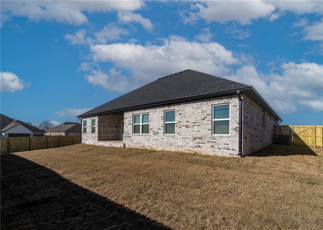 81 W Pitts Street, Farmington, AR 72730