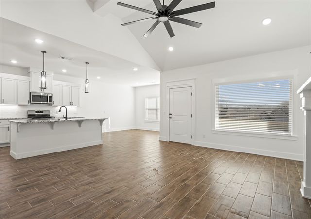 81 W Pitts Street, Farmington, AR 72730