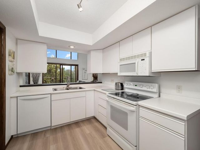 9700 Portland Avenue S 331, Bloomington, MN 55420