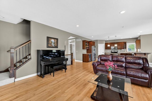 2074 Shannon Oaks Boulevard NE, Rochester, MN 55906