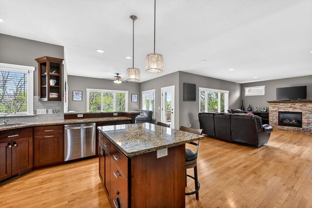2074 Shannon Oaks Boulevard NE, Rochester, MN 55906