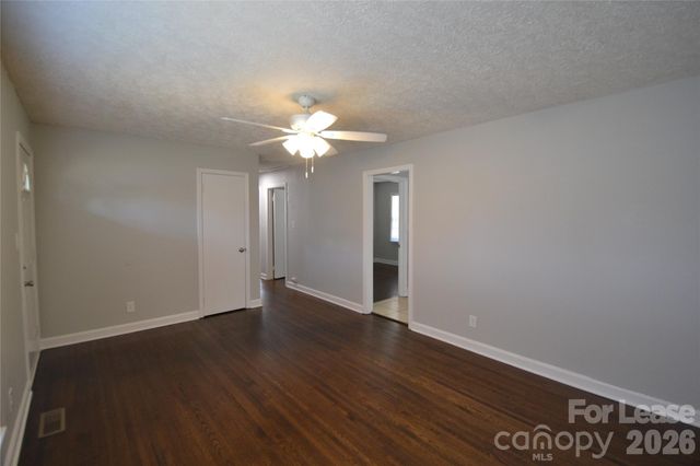 3844 Crestridge Drive, Charlotte, NC 28217