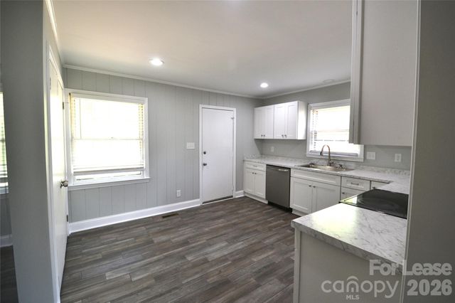 3844 Crestridge Drive, Charlotte, NC 28217