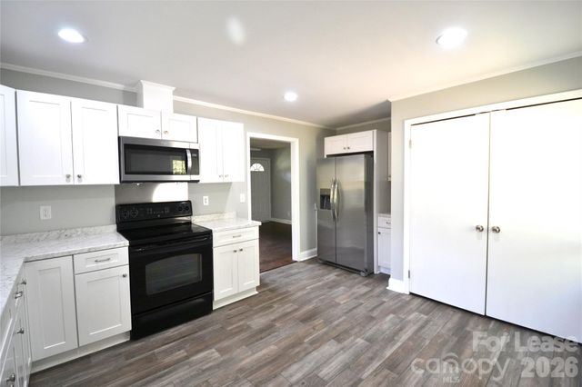 3844 Crestridge Drive, Charlotte, NC 28217