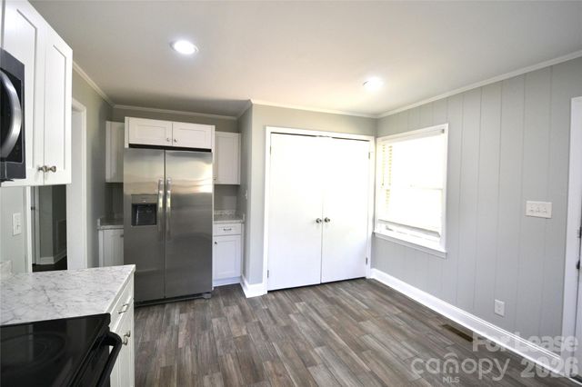 3844 Crestridge Drive, Charlotte, NC 28217