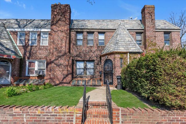 6204 Ellwell Crescent, Rego Park, NY 11374