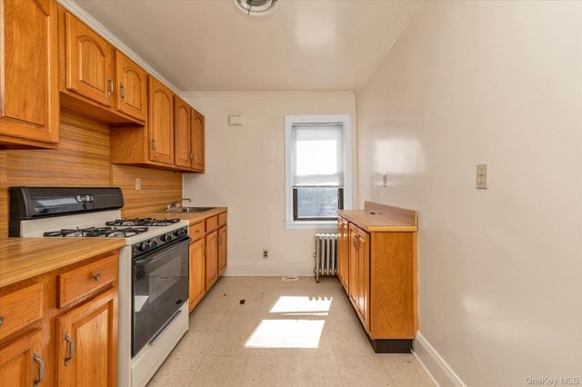 6204 Ellwell Crescent, Rego Park, NY 11374