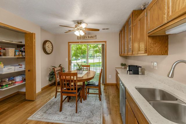 372 Gironde Court, Woodbury, MN 55125