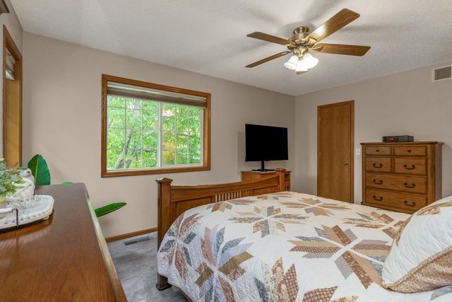 372 Gironde Court, Woodbury, MN 55125
