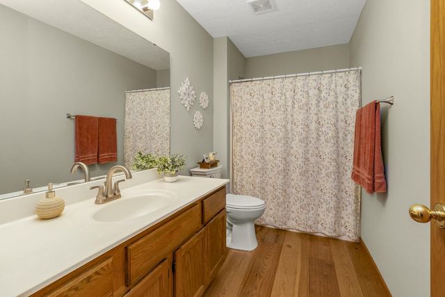 372 Gironde Court, Woodbury, MN 55125