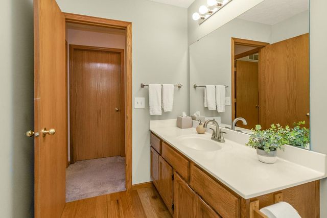 372 Gironde Court, Woodbury, MN 55125