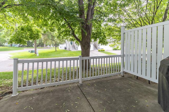 372 Gironde Court, Woodbury, MN 55125