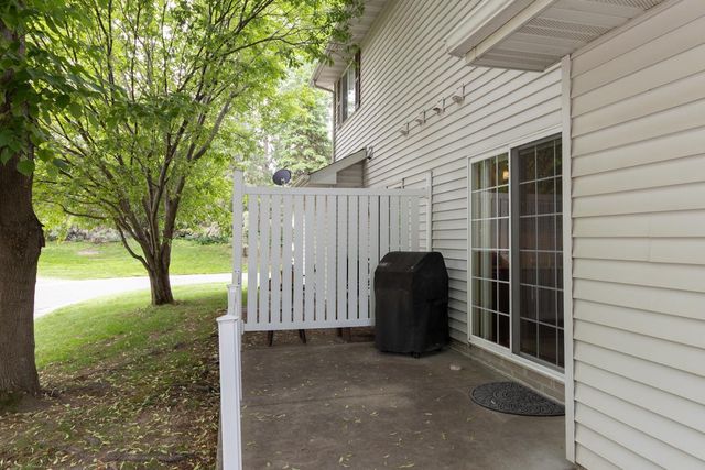 372 Gironde Court, Woodbury, MN 55125