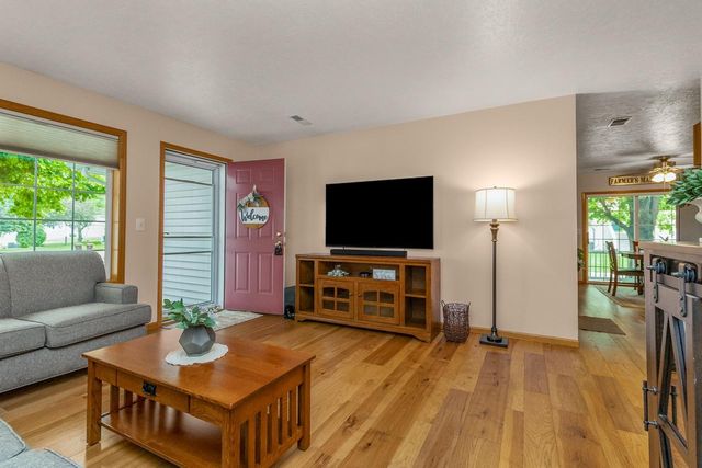 372 Gironde Court, Woodbury, MN 55125