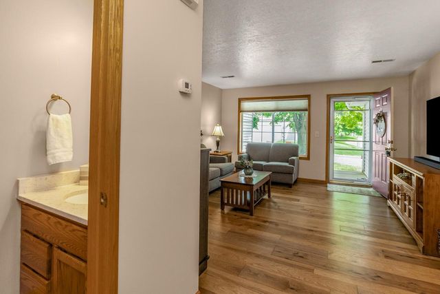 372 Gironde Court, Woodbury, MN 55125