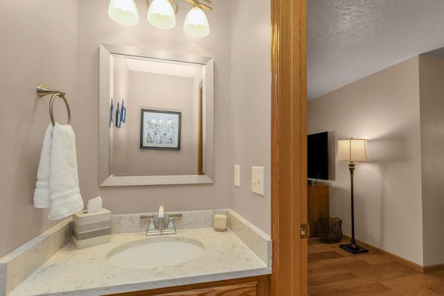 372 Gironde Court, Woodbury, MN 55125