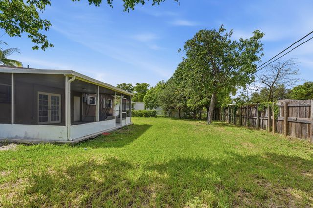 3100 SW 33rd Avenue, West Park, FL 33023