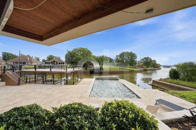 19022 Tennis Court Drive, Kemp, TX 75143