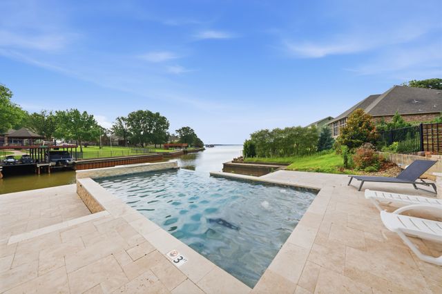 19022 Tennis Court Drive, Kemp, TX 75143