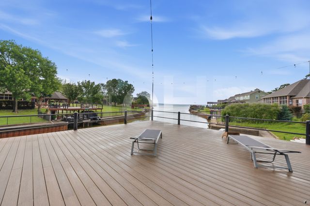 19022 Tennis Court Drive, Kemp, TX 75143