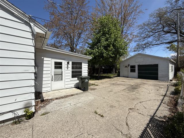 1060 Green Street, Muskegon, MI 49442