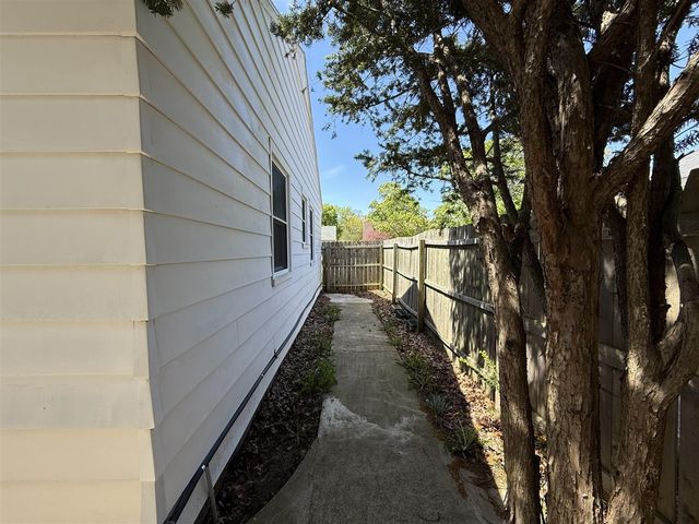 1060 Green Street, Muskegon, MI 49442