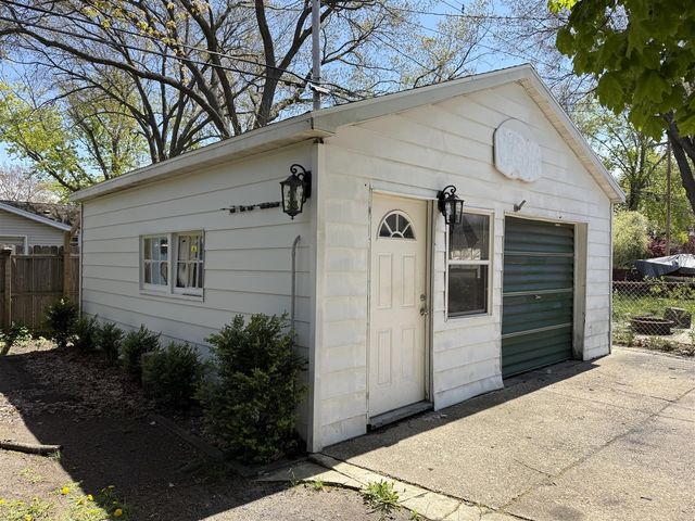 1060 Green Street, Muskegon, MI 49442