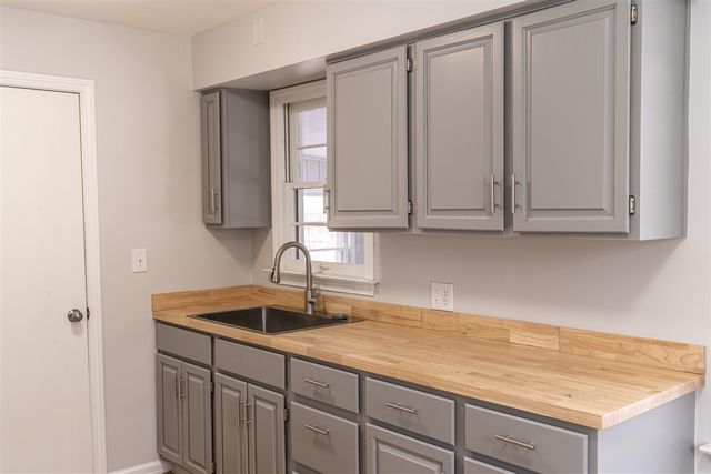 1060 Green Street, Muskegon, MI 49442