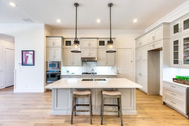 5916 Cottage Grove Lake Drive, Houston, TX 77007
