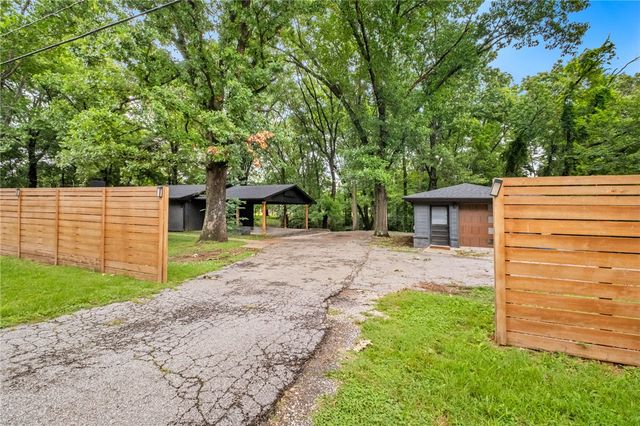 1286 S Curtis Avenue, Pea Ridge, AR 72751