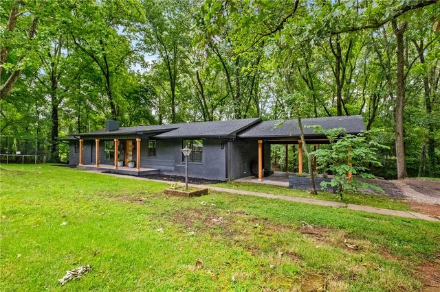 1286 S Curtis Avenue, Pea Ridge, AR 72751