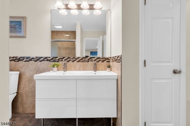 946 Country Club Rd, Bridgewater Twp., NJ 08807