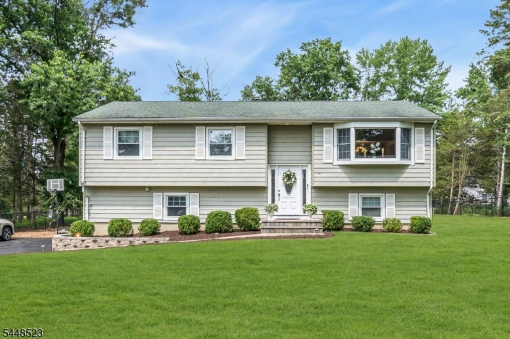 946 Country Club Rd, Bridgewater Twp., NJ 08807