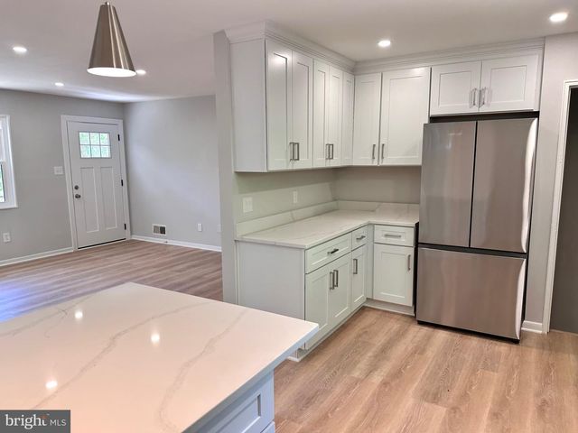 322 N GORDON ST, Alexandria, VA 22304