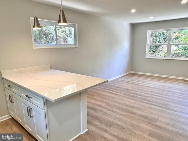 322 N GORDON ST, Alexandria, VA 22304