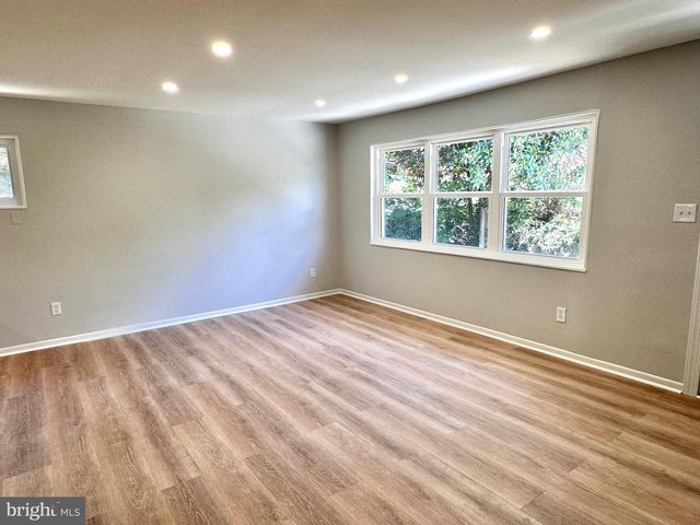 322 N GORDON ST, Alexandria, VA 22304