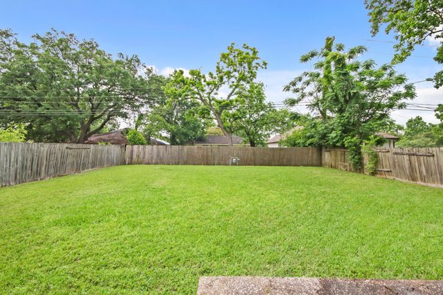 7306 Parker Road, Houston, TX 77016
