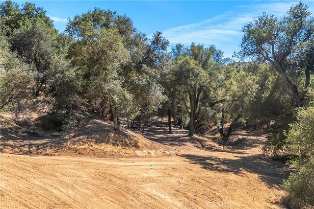 13582 Oak Mountain Drive, Yucaipa, CA 92399