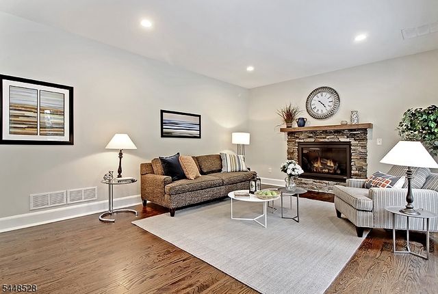 184 Hickory Tavern Rd, Long Hill Twp., NJ 07933