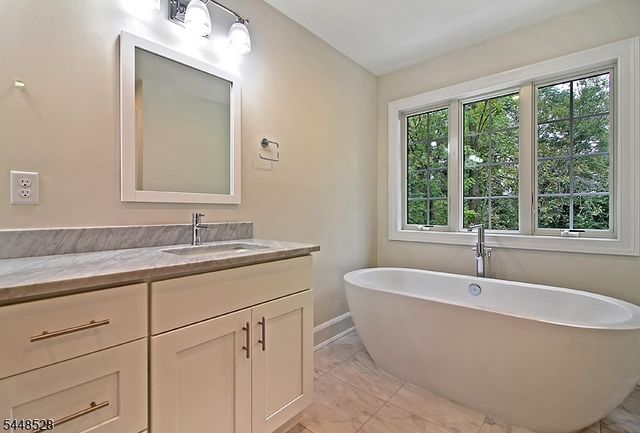 184 Hickory Tavern Rd, Long Hill Twp., NJ 07933