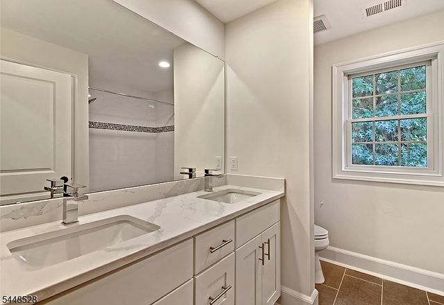 184 Hickory Tavern Rd, Long Hill Twp., NJ 07933