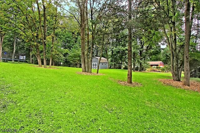 184 Hickory Tavern Rd, Long Hill Twp., NJ 07933
