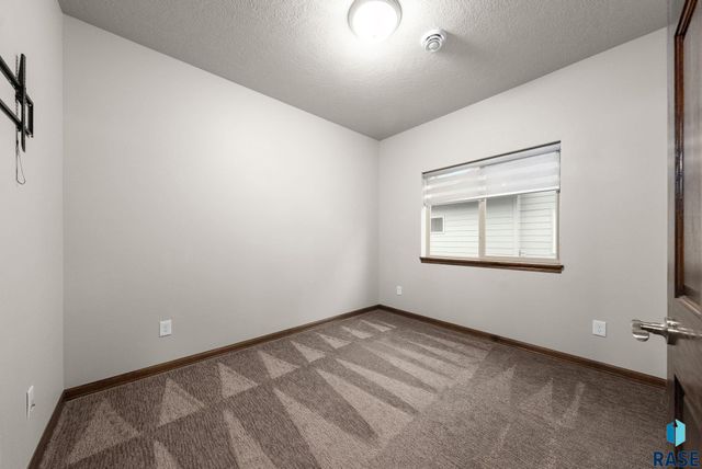 3411 E Bison Trl Trail, Sioux Falls, SD 57108