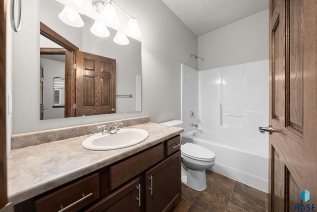 3411 E Bison Trl Trail, Sioux Falls, SD 57108