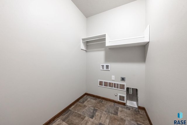 3411 E Bison Trl Trail, Sioux Falls, SD 57108