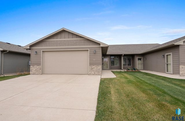 3411 E Bison Trl Trail, Sioux Falls, SD 57108