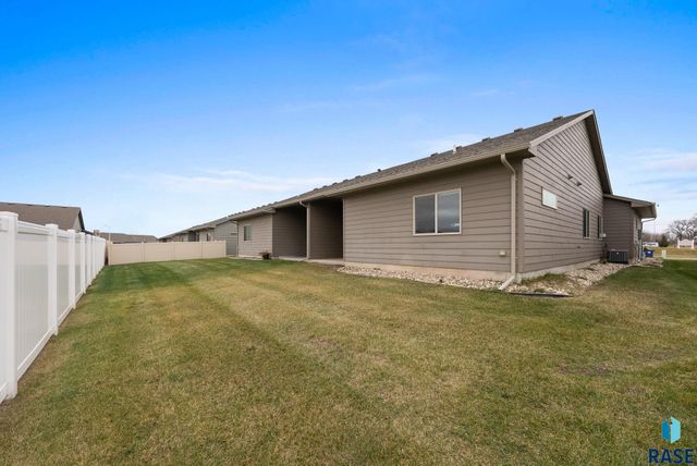 3411 E Bison Trl Trail, Sioux Falls, SD 57108