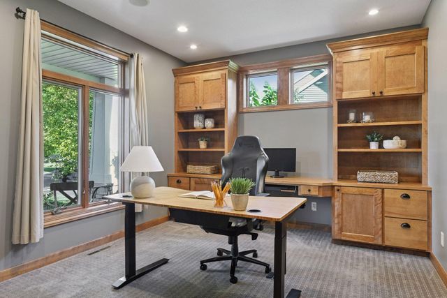 1646 Isabella Parkway, Chaska, MN 55318