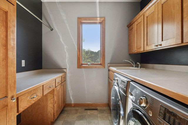 1646 Isabella Parkway, Chaska, MN 55318