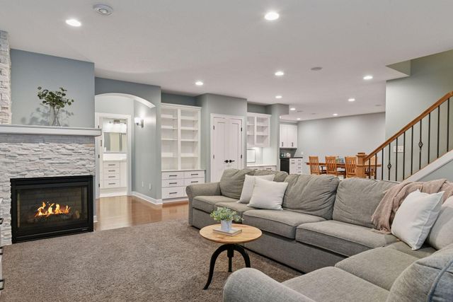 1646 Isabella Parkway, Chaska, MN 55318